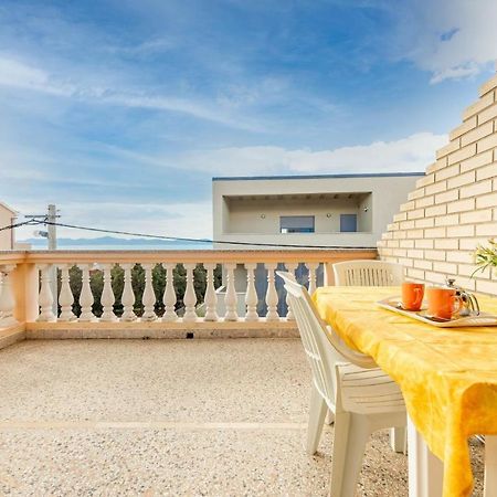 Family Friendly Seaside Apartments Kozino, Zadar - 5749 돈제페트레케인 외부 사진