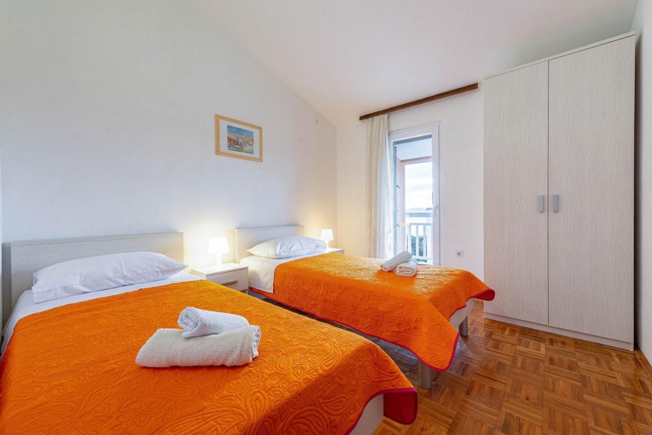 Family Friendly Seaside Apartments Kozino, Zadar - 5749 돈제페트레케인 외부 사진