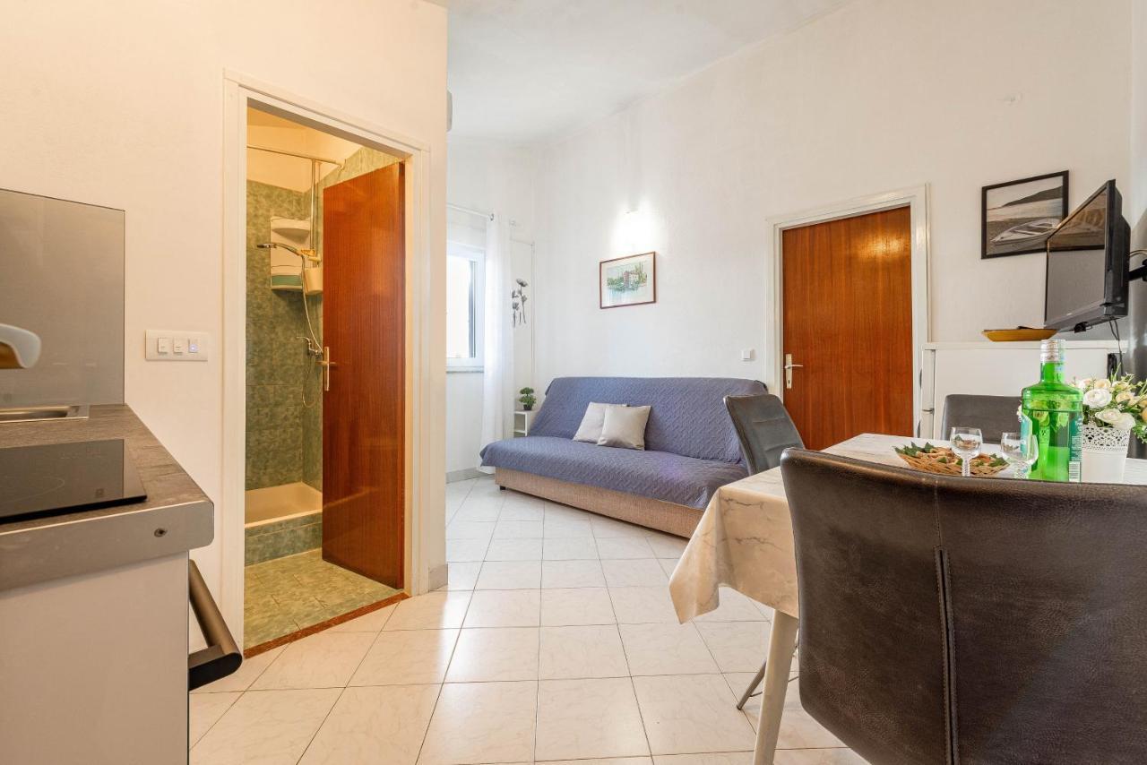 Family Friendly Seaside Apartments Kozino, Zadar - 5749 돈제페트레케인 외부 사진