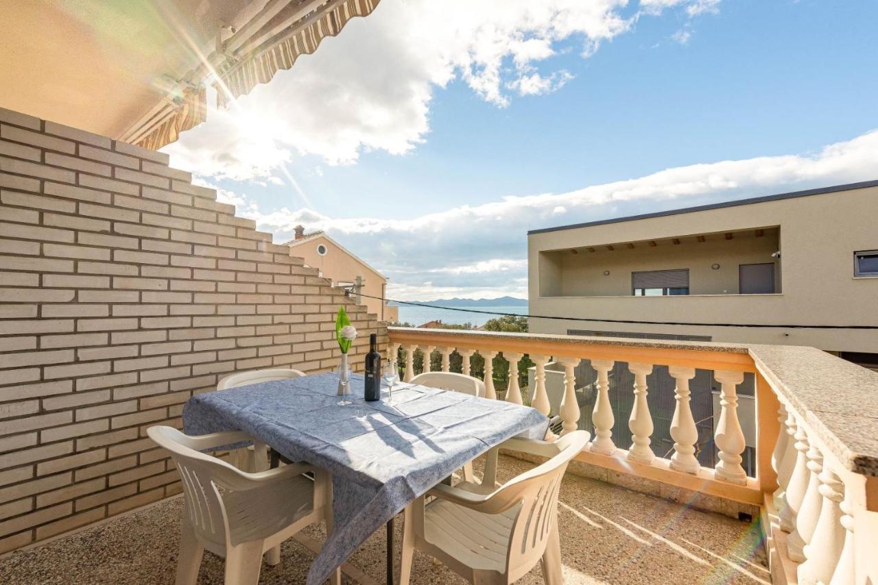 Family Friendly Seaside Apartments Kozino, Zadar - 5749 돈제페트레케인 외부 사진
