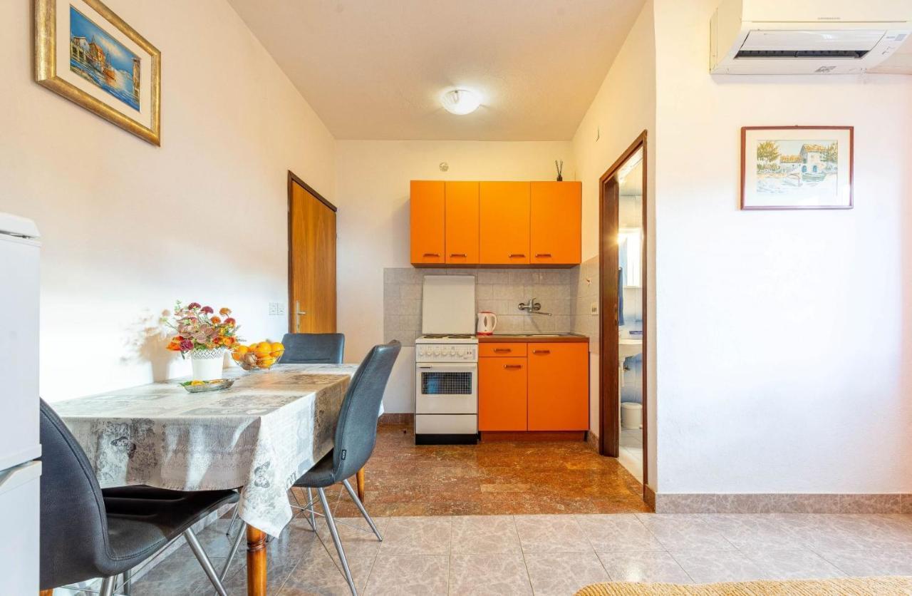 Family Friendly Seaside Apartments Kozino, Zadar - 5749 돈제페트레케인 외부 사진