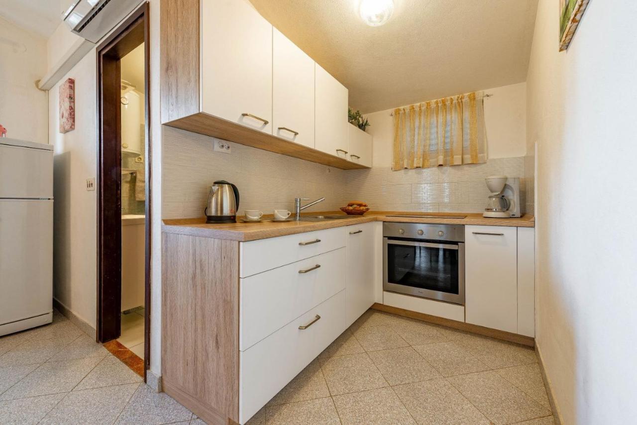 Family Friendly Seaside Apartments Kozino, Zadar - 5749 돈제페트레케인 외부 사진