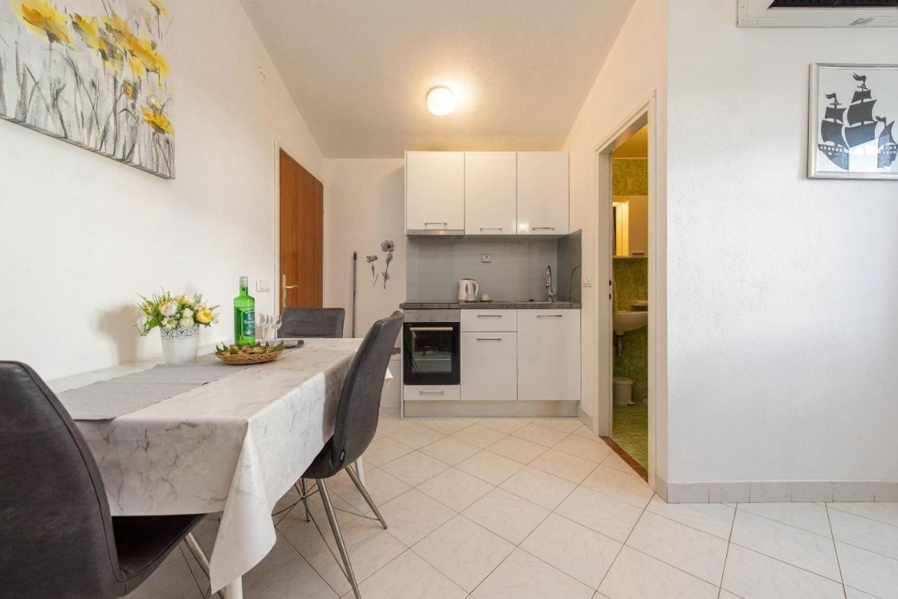 Family Friendly Seaside Apartments Kozino, Zadar - 5749 돈제페트레케인 외부 사진